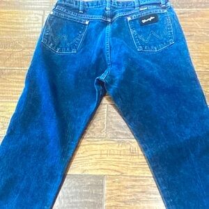 Wrangler Men's Deep Blue Relaxed Jeans